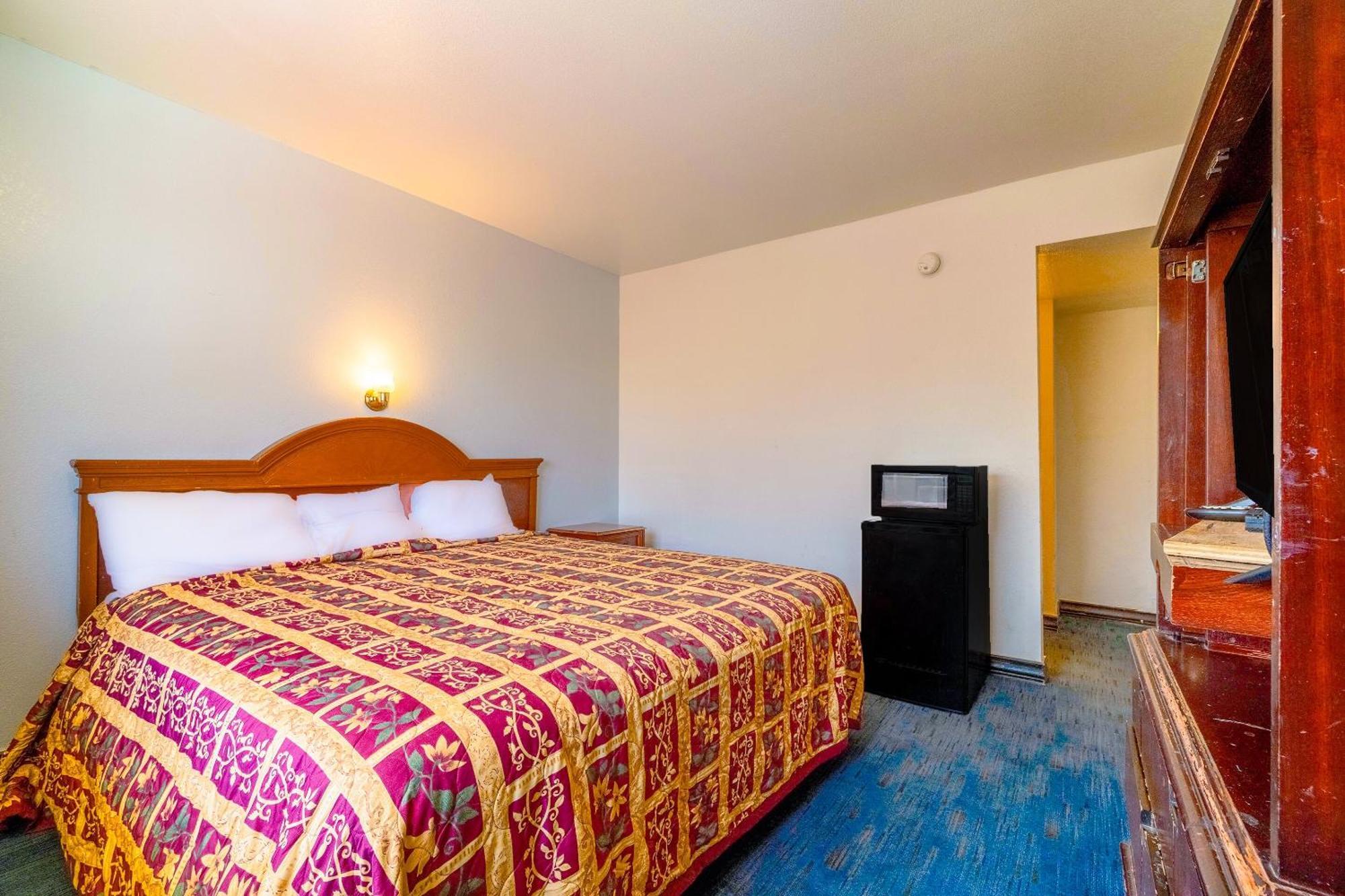 Castle Inn & Suites By Oyo Chickasha Exterior foto
